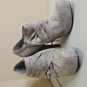 Guess Gray Heeled Ankle Boots Size 8